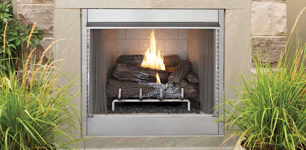 Superior Outdoor Gas Fireplace VRE4200 Lifestyle Image